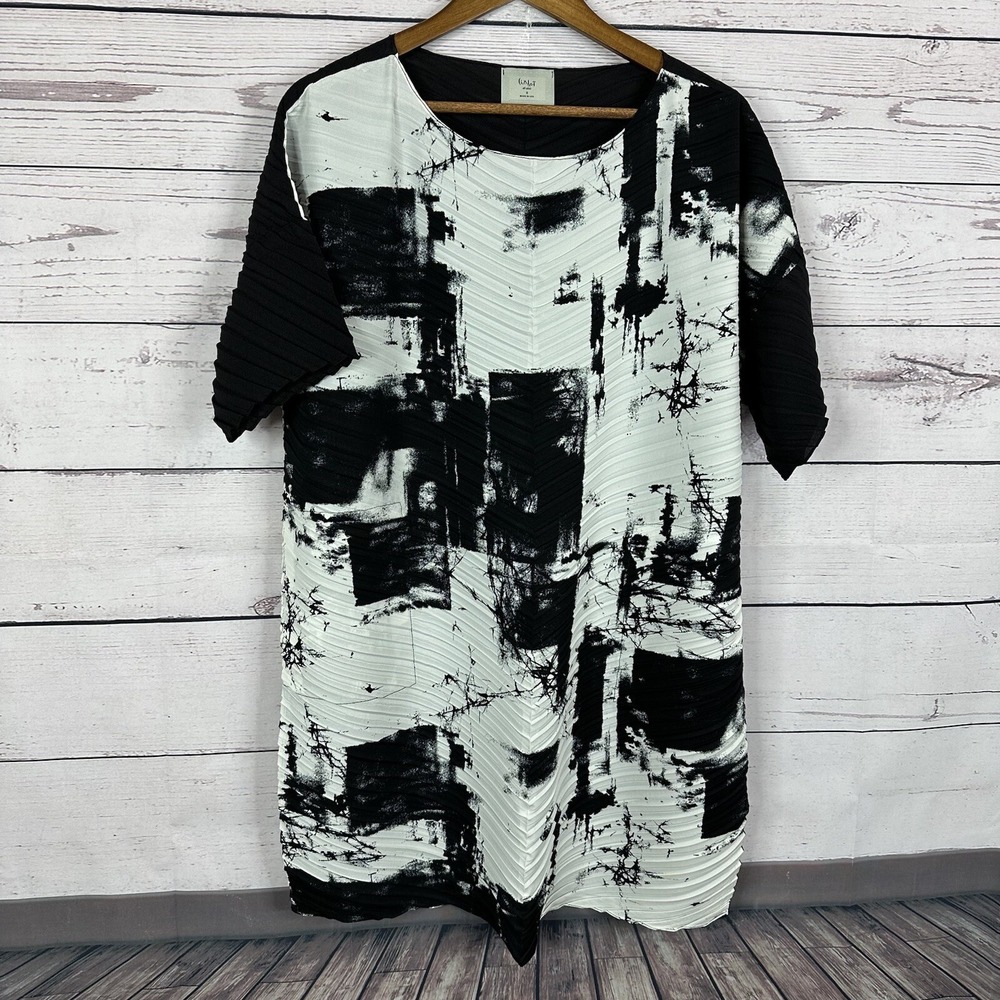 Chalet Shirt Tunic Top Womens Small Black White Textured Short Sleeve Art Boxy